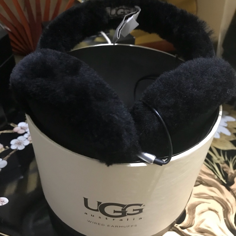 UGG Luxe Wired Headphones and Ear Muffs